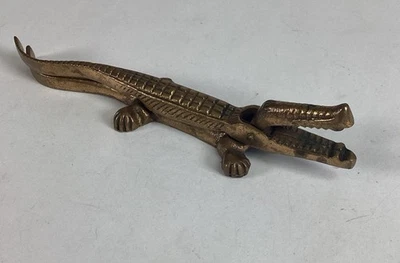 Cascanueces cocodrilo cocodrilo cocodrilo de latón fundido de mediados de siglo de colección Foto 1 de 4