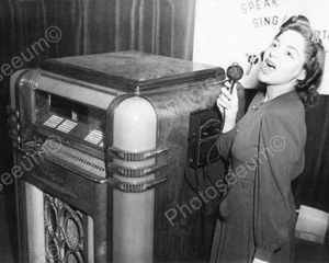 Wurlitzer Jukebox Model 500 with Sing Along Mike 8x10 Reprint Of Old Photo - Picture 1 of 1