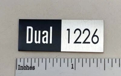 Doble Tocadiscos 1226 Insignia de Aluminio Personalizada para Zócalo Base Foto 1 de 4