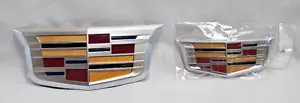 Juego de 2 emblemas de rejilla delantera y maletero trasero Cadillac plateados y colores nuevos T2332 - Imagen 1 de 18