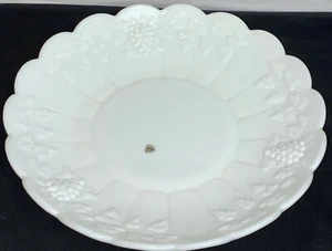Westmoreland PANELED GRAPE WHITE*14" SHALLOW BOWL W/STICKER* PG70 - Picture 1 of 3