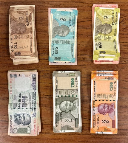 Lot of 10-20-50-100-200-500 circulated Indian rupee notes Cover