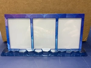 Pokemon Premium Collection Box Magnet 3 Karten Schutz Display Base - Bild 1 von 2