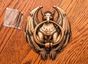 NUEVO Harry Potter Baúl Mágico Grifo Puerta Llamador Oficina de Dumbledore - Imagen 1 de 5