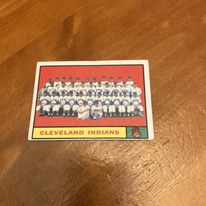 1961 Topps #467 Cleveland Indians - Picture 1 of 2