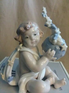 Lladro " A New Beginning " Figurine 2001. Sculpted By Juan Carlos Ferri Herrero. - Picture 1 of 7