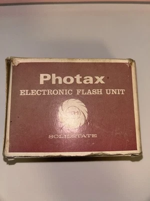 Photax 131 Solidstate Electronic Flash Unit Universal Fit Vintage Film Cameras - Image 1 of 4