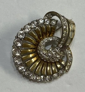 Broche prendedor vintage de diamantes de imitación firmado por BOUCHER - Imagen 1 de 6