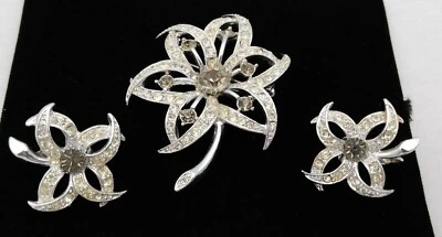 SET SPILLA e ORECCHINI firmati SARAH COVENTRY cristalli chiari e fumè del 1966 - Immagine 1 di 4