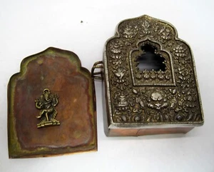 Nepal Tibetan Buddhist Buddha Tara 8 Auspicious Ghau Box W/Vishnu Amulet - Picture 1 of 4