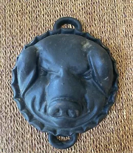 Alte oder antike Käseform aus Gusseisen. SCHWEINESCHWEIN SCHWEINEKOPF GESICHT Kasserolle - Bild 1 von 6