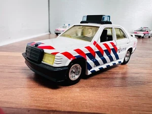 Netherland Police, Mercedes 190 - Picture 1 of 3