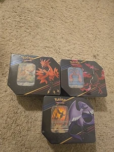 Pokemon TCG Corona Zenith Tin Set di 3 Moltres Articuno Zapdos SIGILLATO IN FABBRICA - Foto 1 di 8