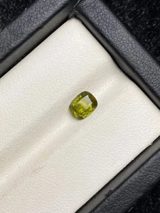 0.90ct Natural Olive Green Peridot Cushion Cut Gemstone for Jewelry Making - Picture 1 of 6