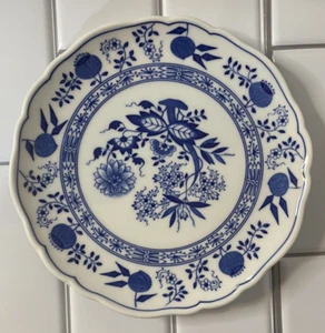 Lorenz Hutschenreuther Blue Onion Scallop Rim Salad Plate 7 3/4 ins - Picture 1 of 5