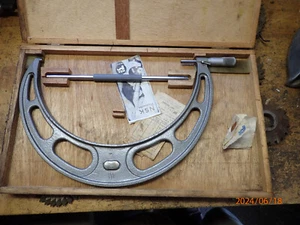 OLDER NSK JAPAN MADE CARBIDE FACE 10"-11" MICROMETER W/ VERINER SCALE WOOD CASE - Picture 1 of 17