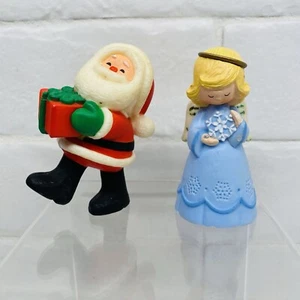 Lotto Vintage 2 Pezzi Allegre Miniature Hong Kong Angelo di Natale Babbo Natale Punzone - Foto 1 di 10