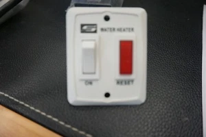 INTERRUPTOR CALENTADOR DE AGUA SUBURBANO 520764 - Imagen 1 de 4