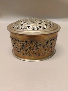 Vintage Brass Pierced Trinket / Potpourri Box, Leaf Leaves Pattern - Picture 1 of 9