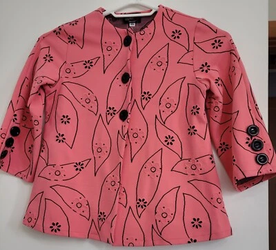 Andria Lieu coral rosa con flores bordadas negras talla XS Foto 1 de 4