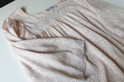 Ночная рубашка Oscar de la Renta Chemise размер Large бежевый цветочный жаккард атлас - Изображение 1 из 4