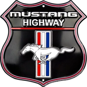 MUSTANG HIGHWAY 12 X 12" ESCUDO METAL LETRERO EN RELIEVE FORD PONY LOGOTIPO GT GARAJE - Imagen 1 de 5