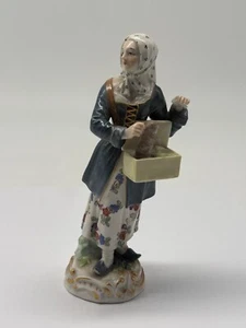 Meissener Porzellanfigur eines Mädchen mit einem Murmeltier (1.Wahl) - Picture 1 of 10