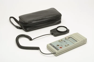 Extech Instruments digital light meter w/remote sensor, case, tested, great - Image 1 of 4
