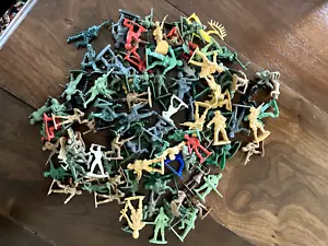 Vintage Plastic Soldiers Army Men Bundle - Picture 1 of 2