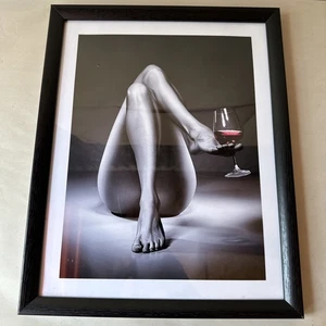 Gerahmter Schwarz-Weiß Akt Kunstdruck Frau mit Weinglas - 15x12 - Bild 1 von 4