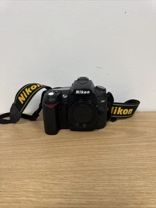 MINT Nikon D90 12.3 MP F-Mount Digital SLR - Black (Body Only) - Picture 1 of 10