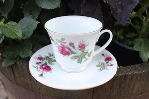 PINK ROSE BUD CERAMIC TEA CUP & SAUCER SET WITH GOLD TRIM MADE IN CHINA - Picture 1 of 11