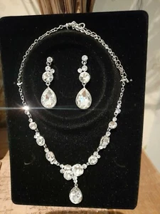 Halskette und Ohr wunderschönes Geschenkset schöne weiße Edelsteine für jeden Anlass - Bild 1 von 12