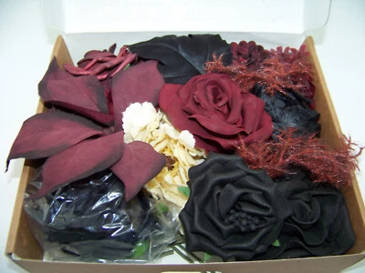 Decoración Flor Artificial Ling's Moment Moody Gótico Borgoña y Negro con Llave de Metal Foto 1 de 4