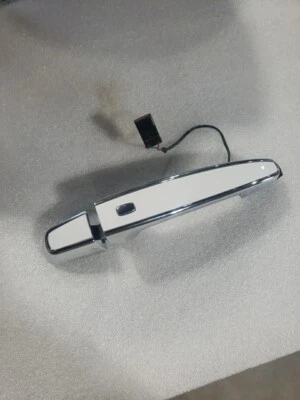 Manija delantera izquierda GMC 2017-2019 Terrain Acadia borde cromado blanco Foto 1 de 4