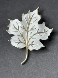 Vintage TRIFARI Open Work Maple Leaf with Gold Tone and White Enamel Brooch/Pin - Picture 1 of 4