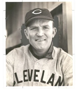 Foto de prensa vintage de 1941 jugador de béisbol de los indios Cleveland Joe Krakauskas - Imagen 1 de 2