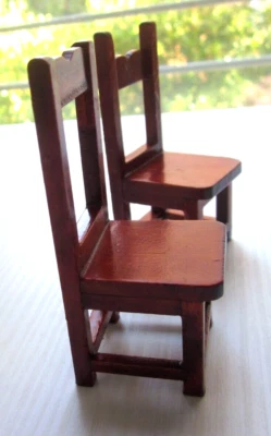 2 Sedie in Legno per Casa delle Bambole Color Ciliegio Sala Pranzo 1:12 Mobili - Immagine 1 di 4