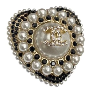 Chanel Pearls & Crystals Heart Brooch Autumn/Pre-Fall 2022 (CCXX020) - Picture 1 of 6