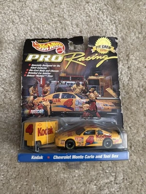 NASCAR 1998 Hot Wheels Pit Crew #4 Bobby Hamilton 1/64 Chevy Monte Carlo y caja de herramientas Foto 1 de 4