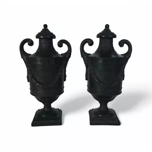 Coppia di urne in basalto nero Wedgwood XIX secolo - Foto 1 di 9