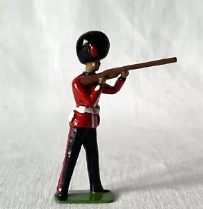 Vintage Painted Lead 1990 Toy Soldier COLDSTREAM GUARD RIFLEMAN Britains Ltd - Picture 1 of 8