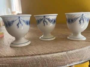 Bing Und Gröndahl Empire Blau 3 Eierbecher Und Ein Pfefferstreuer - Bild 1 von 5