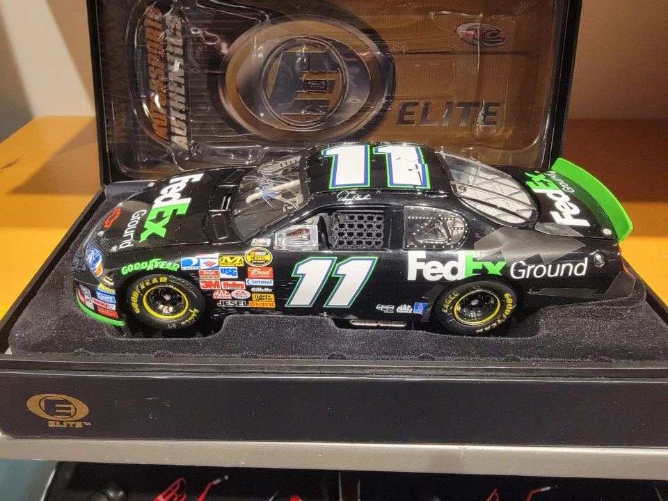 Denny Hamlin #11 2006 autografiado FedEx/1ª victoria en la Copa - 1:24ª RCCA ELITE #193/299 Foto 1 de 4