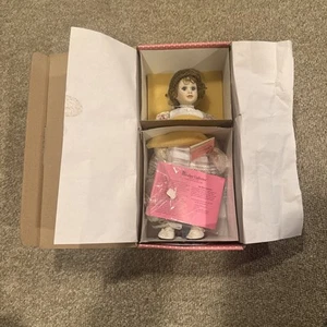Paradise Galleries Treasury Collection Premier Edition Porcelain Melissa Doll - Picture 1 of 6