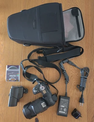 Sony Cybershot DSC-F828 Camera with External Flash, Bag, Charger, IR filter - Image 1 of 4