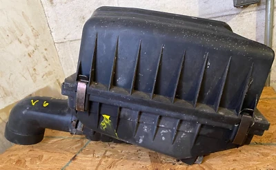 Caixa de purificador de ar.  Saab 900 1994-97 com motor de 6 cilindros. - Imagem 1 de 4