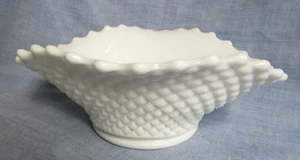 VINTAGE WESTMORELAMD LARGE ENGLISH HOBNAIL MILK GLASS OVAL BOWL - Picture 1 of 3