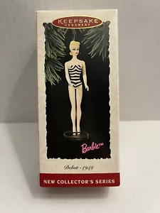 HALLMARK Keepsake 1994 1er DEBUT BARBIE 1959 ORNAMENTO DE NAVIDAD SERIE DE COLECCIONISTA - Imagen 1 de 3