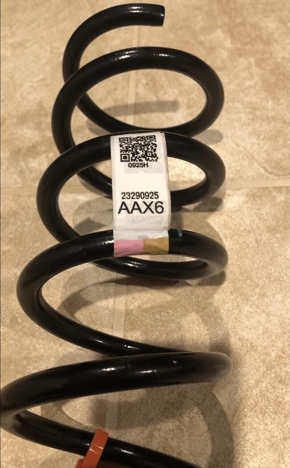 Cadillac Ct6 3.6 mola helicoidal traseira direita/esquerda GM Parts 23290925 serve de 2016 a 2018 - Imagem 1 de 4